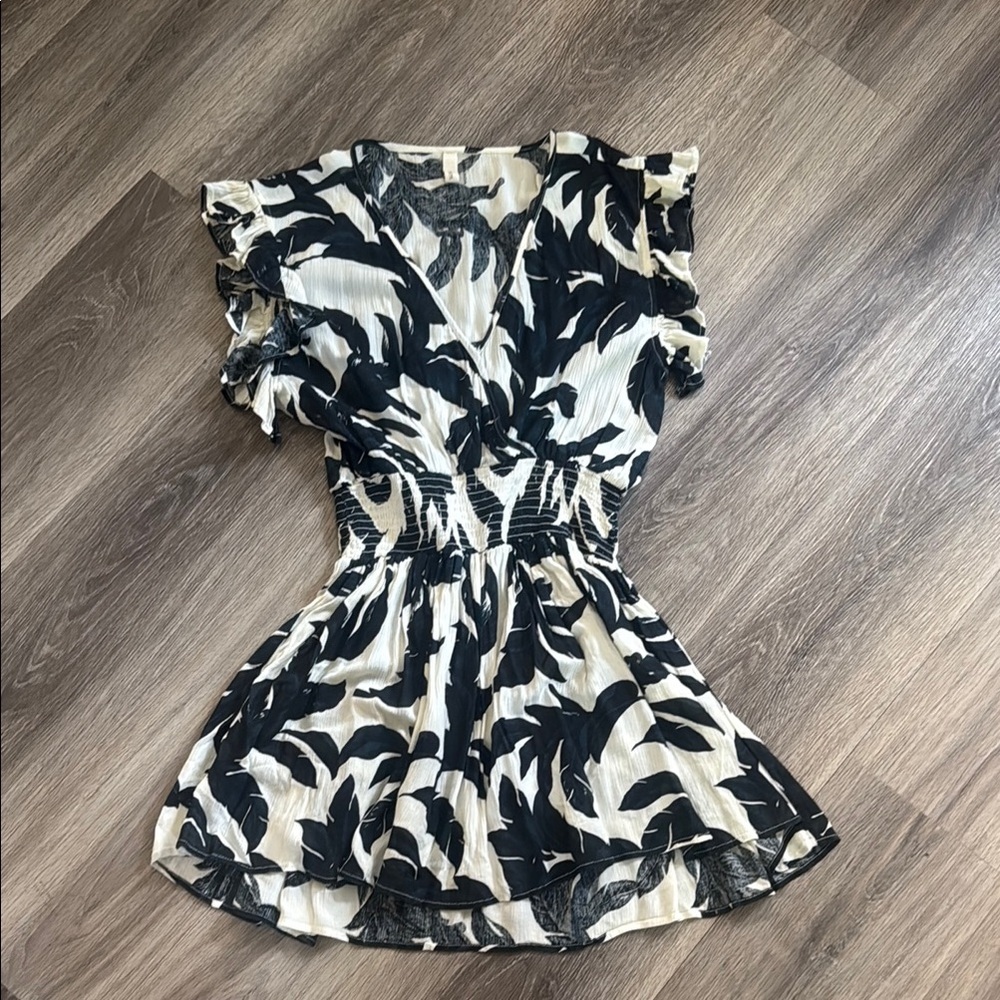 Black and White Leaf Print Wrap Tunic Ruffle Sleeve Gauzy